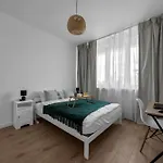 Downtown - Balcony&workspace - By Rentujemy Warschau