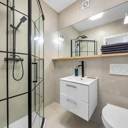 Downtown - Balcony&workspace - By Rentujemy Apartament Warszawa